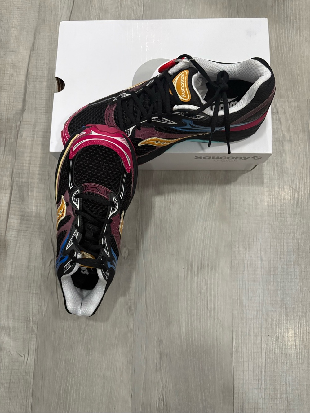 Saucony Women's Black Multicolor Running Shoes Unisex BNWT AT-4/71